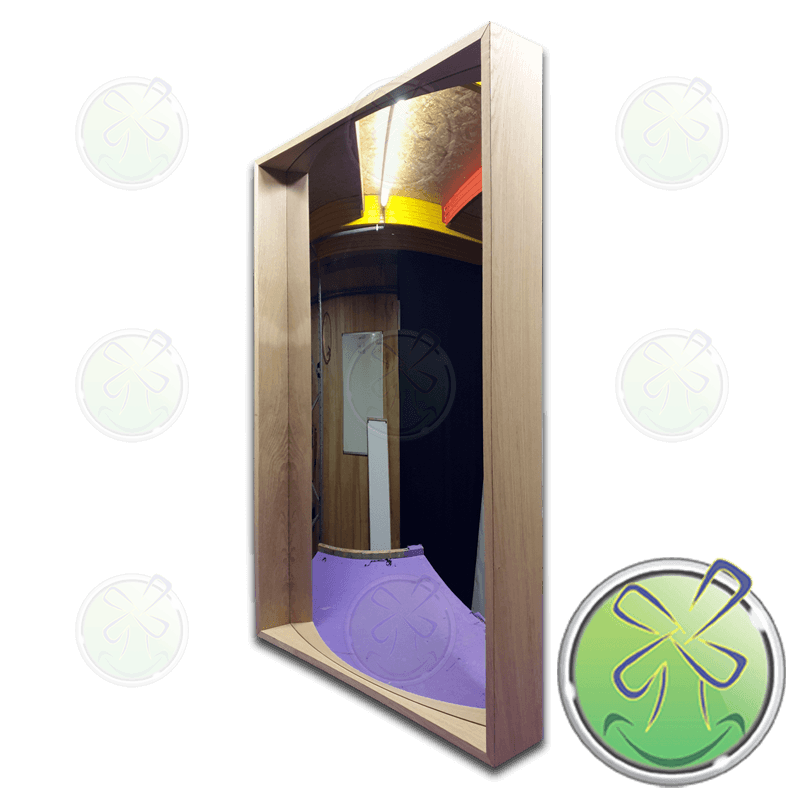 In eiken uitgevoerde lijst van een lachspiegel geeft uw lachspiegel een exclusieve luxe uitraling.