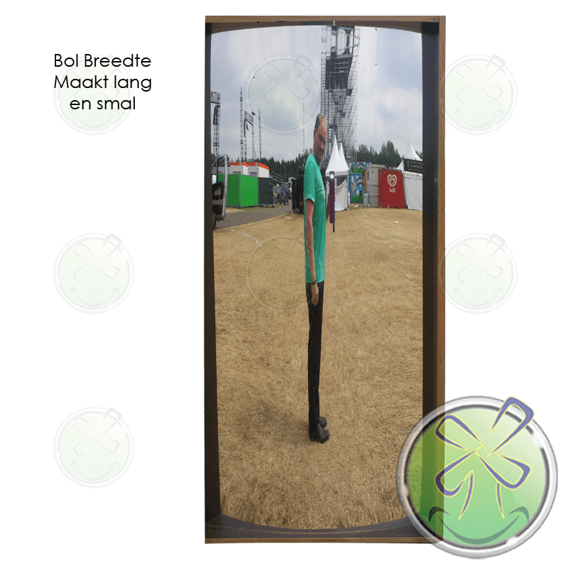 Bol Breedte. Maakt lang en smal (feel good mirror) Tip: ga er zijdelings voor staan!