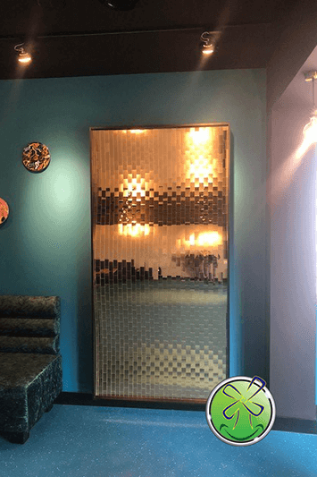 Een persoonlijke favoriet. Een XXL Hol Bol Hol beplakt met gouden spiegeltjes! Echt een super uniek exemplaar!