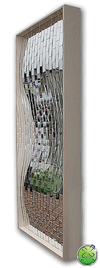 Dezelfde lachspiegel als hiernaast, maar dan beplakt met kleine spiegeltjes om het disco of puzzle effect te krijgen.