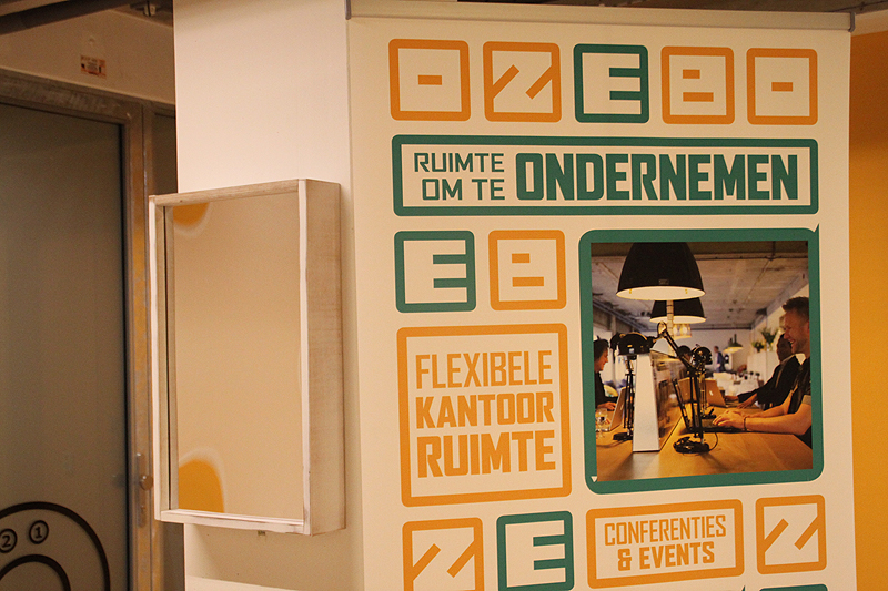 Naast het trappenhuis komen ook de mensen die de lift nemen in aanraking met onze lachspiegels. Naast het trappenhuis komen ook de mensen die de lift nemen in aanraking met onze lachspiegels.