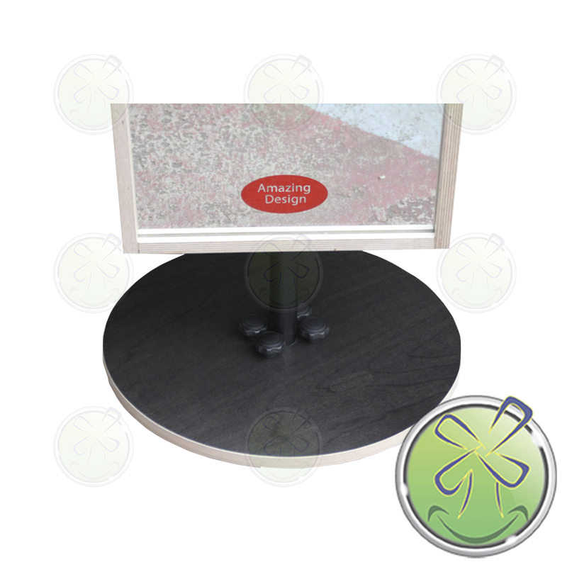 De gehele spiegel is demontabel, zelfs het statiefje kan worden gedemonteerd. De passpiegel is draaibaar.