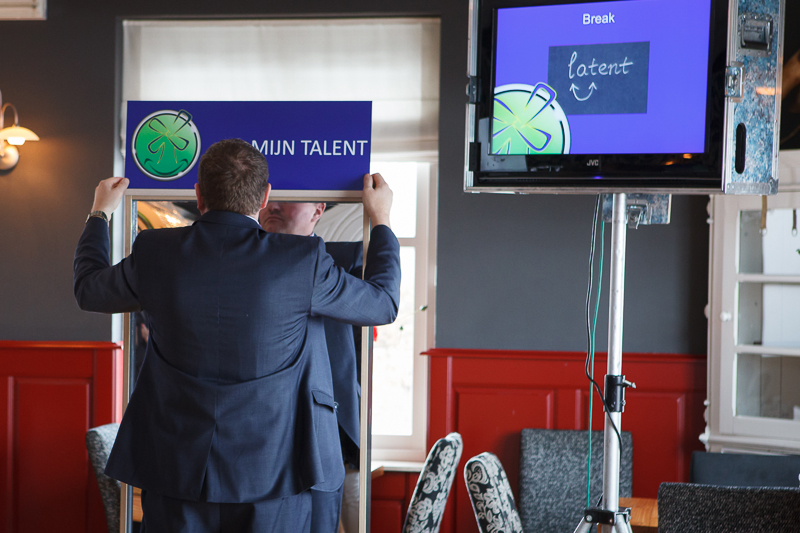 Tijdens de training is er ook ruimte voor humor! Het zijn tenslotte lachspiegels waarmee we trainen! Tijdens de training is er ook ruimte voor humor! Het zijn tenslotte lachspiegels waarmee we trainen!